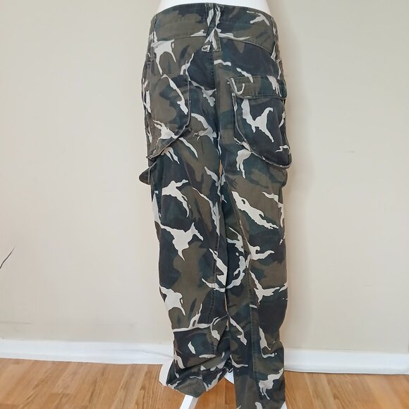 Sister's Point Camouflage Army Cargo Pants Size Medium - Picture 3 of 9